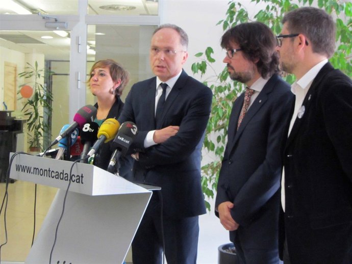 El presidente de Adif Juan Bravo, en una reunión en Montcada i Reixac