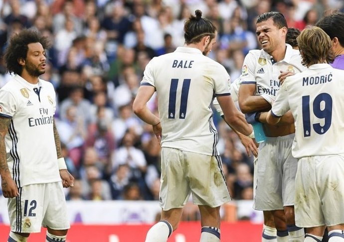 Pepe, al moment de lesionar-se les costelles en el derbi