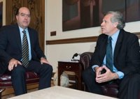 El presidente del Parlamento venezolano se reúne con Almagro para frenar el proceso de salida de la OEA
