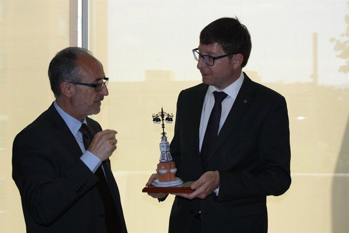 L'alcalde de Mollet, Josep Monràs, amb el conseller de Justícia, Carles Mundó