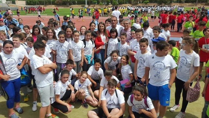 Ruiz (centro) con un grupo de alumnos