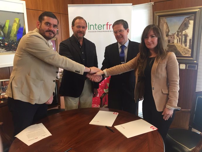 Acuerdo entre los paradores de Ayamonte y Mazagón e Interfresa. 