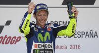 Rossi apela a su experiencia para defender liderato ante Viñales y Márquez