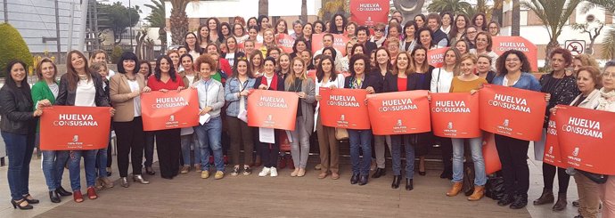 Presentación del grupo de apoyo Mujeres de Huelva con Susana Díaz