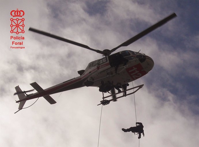 Helicóptero utilizado para localizar a los presuntos autores