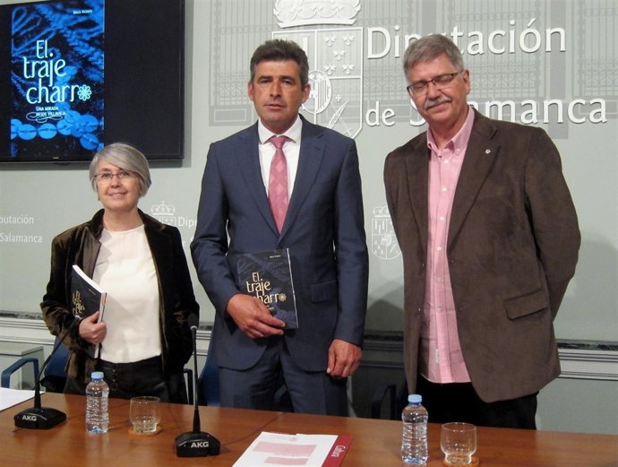 Presentación del libro 'El traje charro' en La Salina de Salamanca