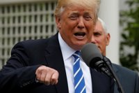 Juncker y Tusk dicustirán con Trump el 25 de mayo las relaciones entre la UE y EEUU