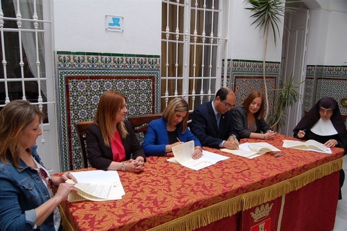 Diputación firma varios convenios con residencias de la provincia