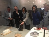 Aguilar y Durán visitan la exposición 'Círculo íntimo: el mundo de Pepe Espaliú' en el C3A