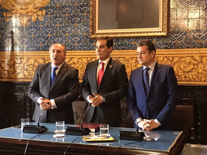 Firma del acuerdo entre Interior y Ayuntamiento para el nuevo CIE de Algeciras
