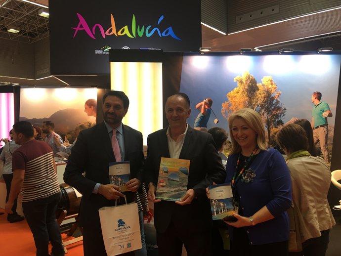 El consejero de Turismo y Deporte, Francisco Javier Fernández, en Expovacaciones