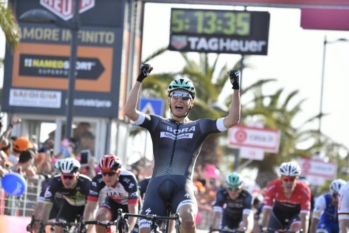Pöstlberger celebra su victoria en el Giro