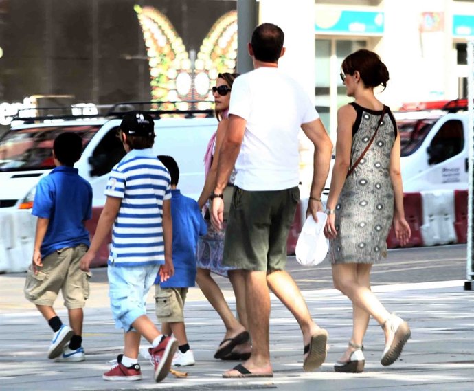 Família nombrosa, passejant, passeig, matrimoni, nens, estiu