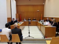 Un juez absuelve a un exsacerdote acusado de vaciar la cuenta de una enferma de Alzheimer