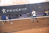 Verdasco participa en un clinic solidario antes de su debut en el Mutua Madrid Open