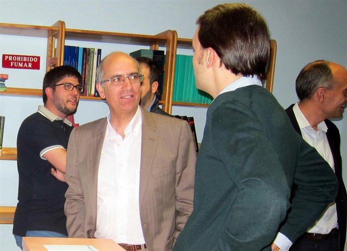  Javier Iglesias En La Sede Del PP De Salamanca                        