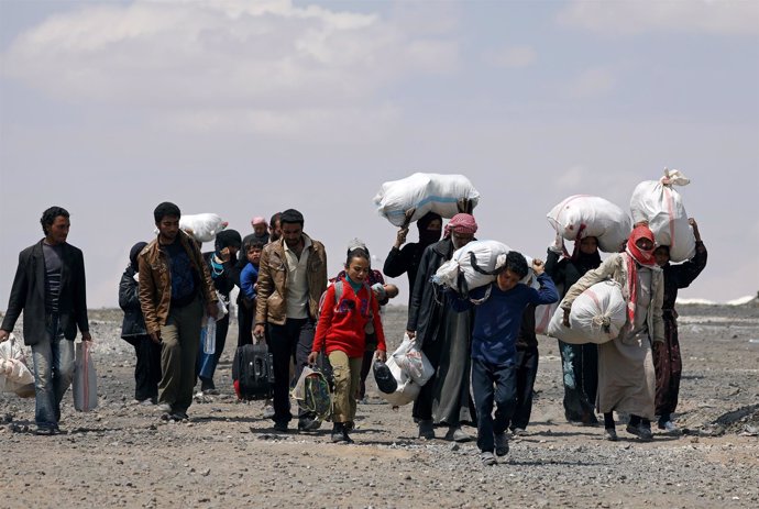 Civiles huyendo de Raqqa