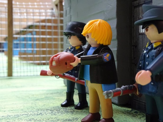 Recreación de la película La Gran Evasión con figuras de Playmobil              