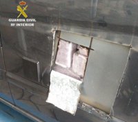 Intervenidos en Algeciras 50 kilos de hachís en dobles fondos de un vehículo