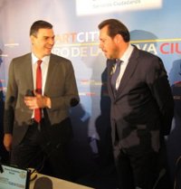 Puente, "muy optimista" tras la entrega de avales, ve "imparable" la candidatura de Pedro Sánchez