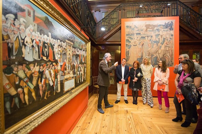 Exposición Emakumeok. Gernikako Arbolaren Aurrean