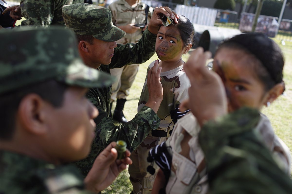 Los Niños Soldado De México