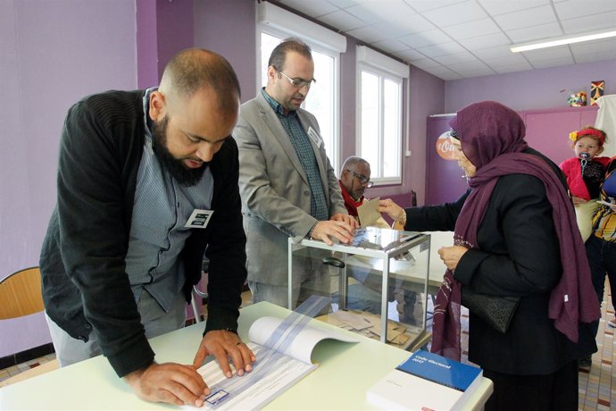 Los franceses votan en la primera vuelta de las elecciones presidenciales