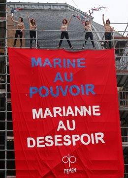 Pancarta de Femen contra Le Pen
