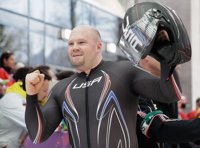 Hallan muerto al campeón olímpico de bobsleigh Steven Holcomb