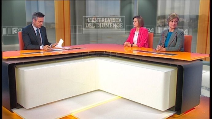 Carme Forcadell i Anna Simó en el plató del 324