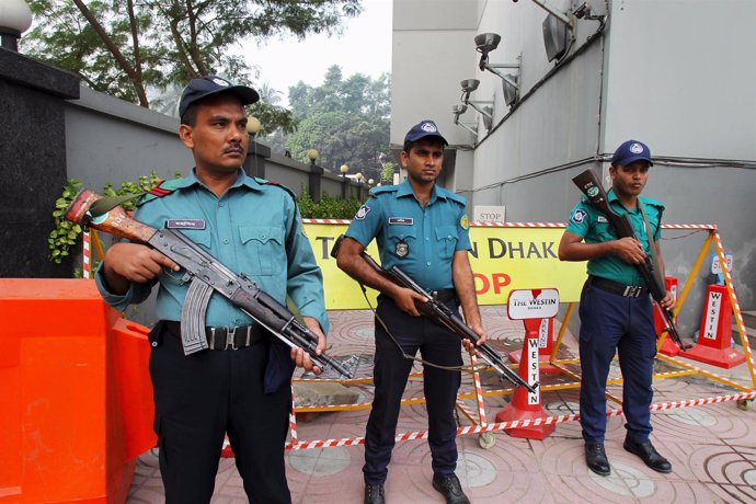 Policía en Dacca