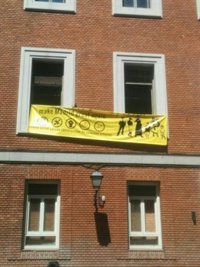 'Okupan' el edificio del futuro museo Ambasz, que es 'rebautizado' como 'La Ingobernable'