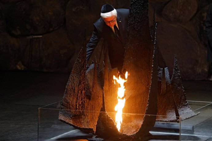 Frank-Walter Steinmeier visita el memorial del Holocausto