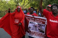 Llegan a Abuya las 82 niñas de Chibok liberadas por Boko Haram