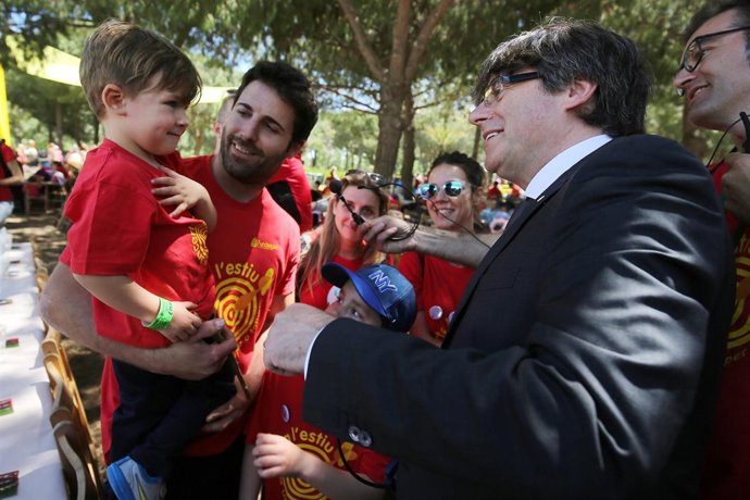 El presidente Carles Puigdemont en la fiesta Fundesplai