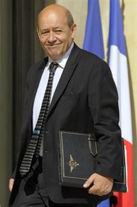 El portavoz de ¡En Marcha! dice que el socialista Jean-Yves Le Drian sería "un muy buen primer ministro"