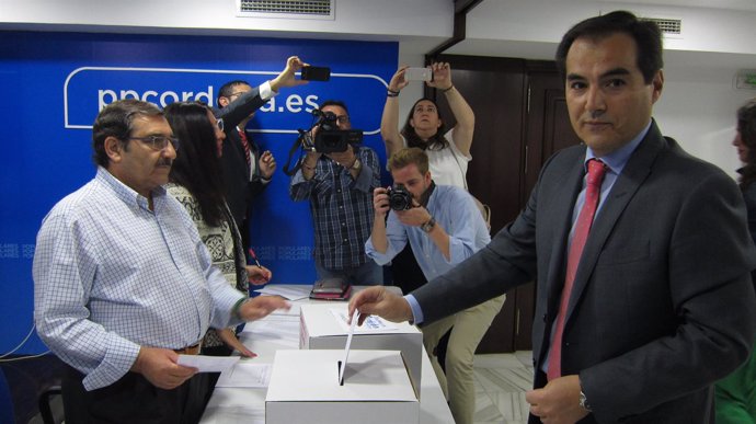 José Antonio Nieto vota para el XV Congreso del PP de Córdoba