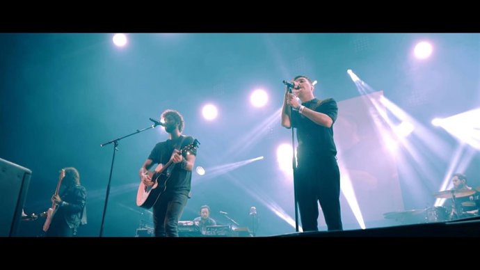 IZAL Y MISS CAFFEINA