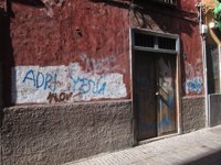 La Policía Local identifica y sanciona a los autores de numerosos grafitis en la capital tinerfeña