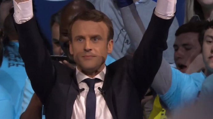 Emmanuel Macron amplía su ventaja en los sondeos