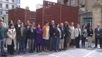 Parlamentarios vascos de PNV, EH Bildu y Podemos se concentran en "apoyo y solidaridad" a Forcadell
