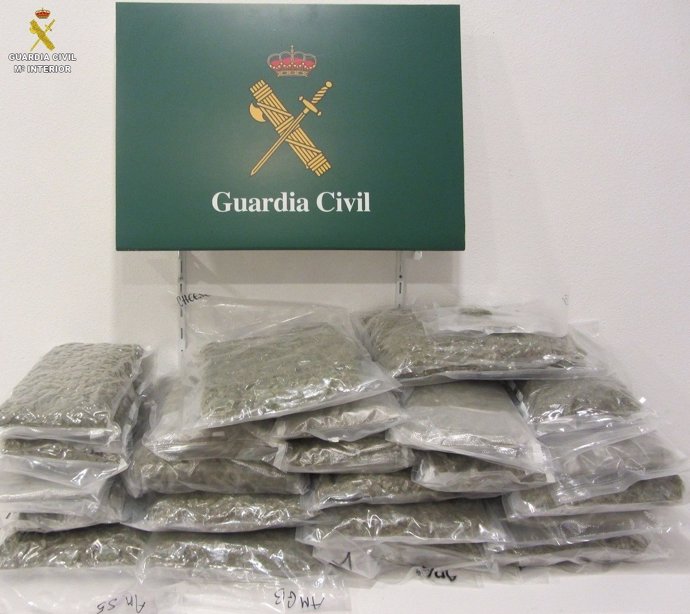 17 Kilos De Marihuana Incautada A Un Francés En La Jonquera