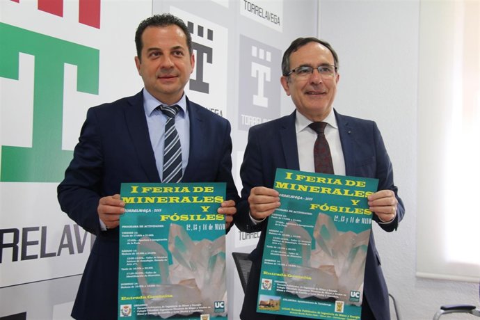 Fotos Presentación I Feria De Minerales Y Fósiles De Torrelavega.Doc