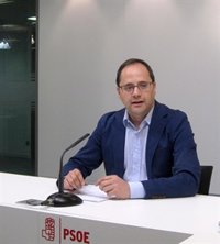 Luena cree que "no puede ser una casualidad" que el juez Orga opte a presidir el TSJR