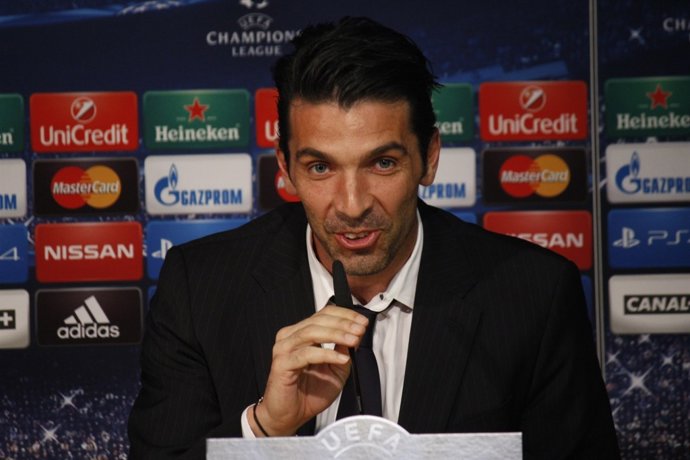 Gianluigi Buffon en roda de premsa.