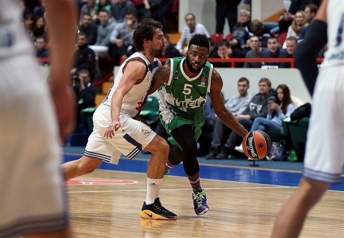 Keith Langford y Llull en el Unics Kazan - Real Madrid