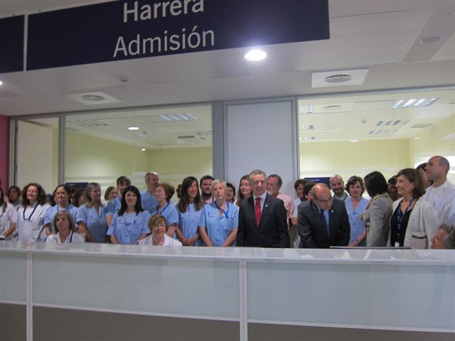 Urkullu y Darpón en las Urgencias del Hospital de Urduliz                      