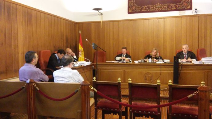 Funcionarios acusados de espiar nóminas del Ayuntamiento de Granada
