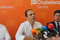 Cs insta a que la Feria conjugue "economía e identidad" y apunta a "venta ilegal de alcohol y quema de coches"