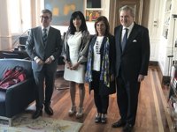 La consejera Uriarte traslada al ministro de Educación su malestar por los recursos contra el sistema vasco de becas